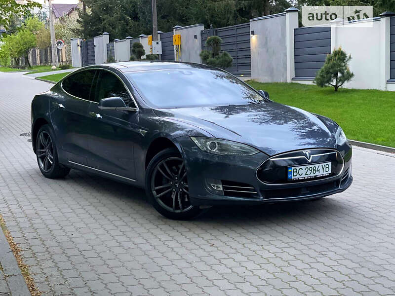 Tesla Model s (2014)