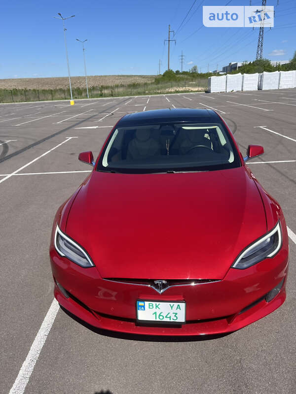 Tesla Model s (2017)