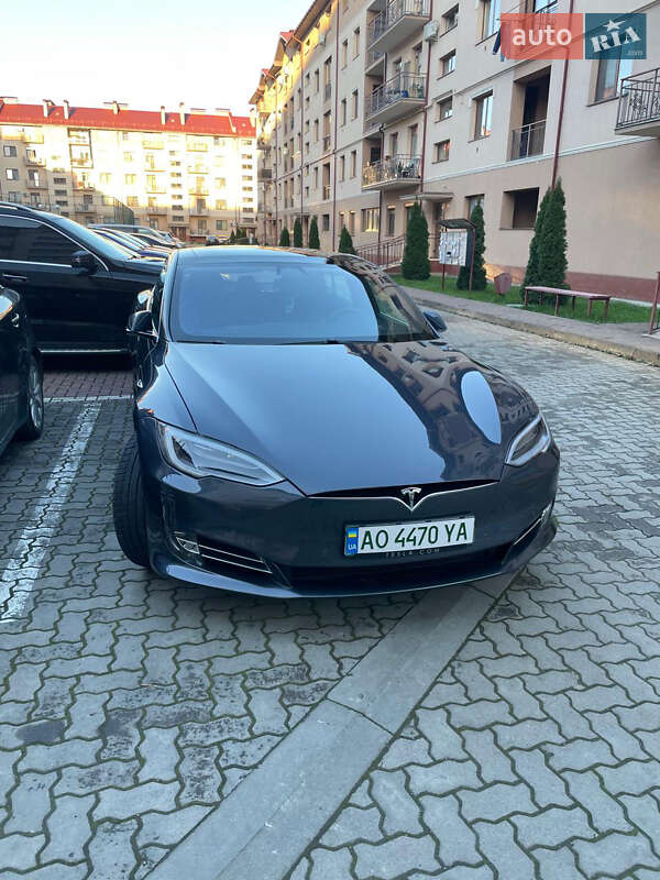 Tesla Model s (2019)