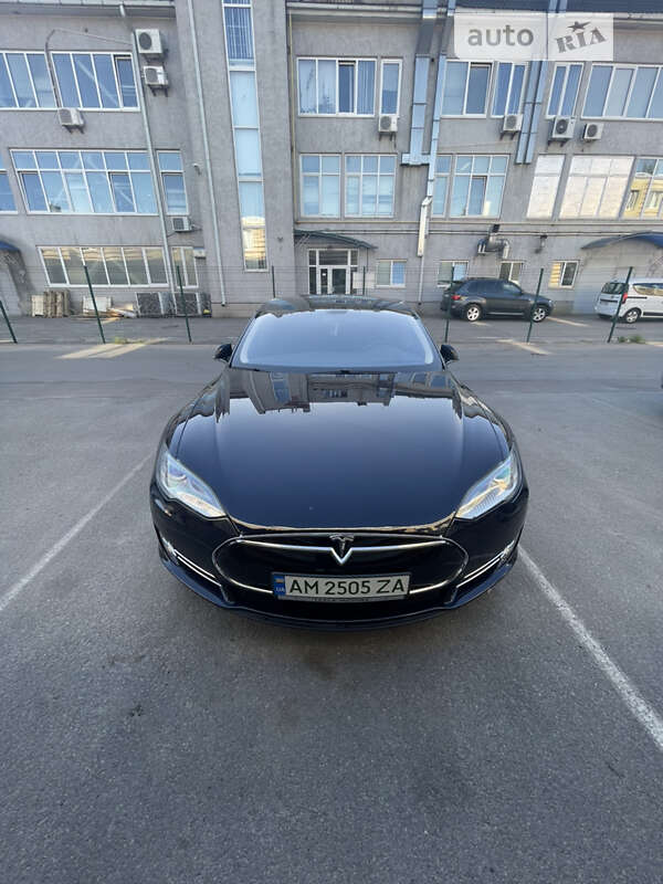 Tesla Model s (2014)