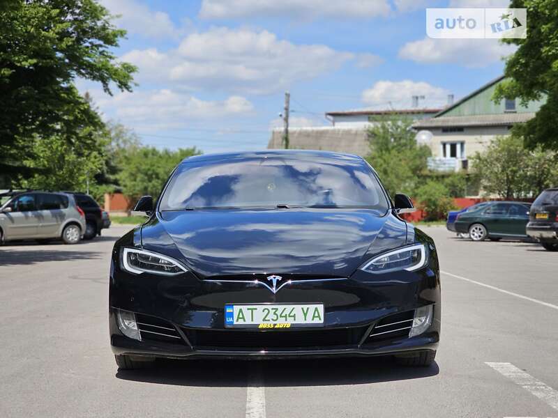 Tesla Model s (2017)