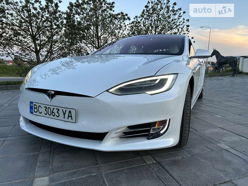 Tesla Model s (2019)