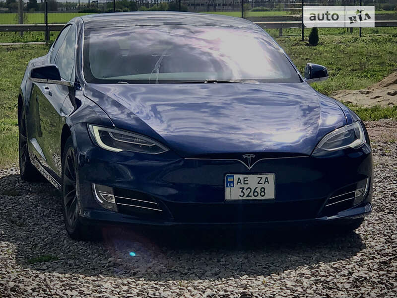 Tesla Model s (2017)