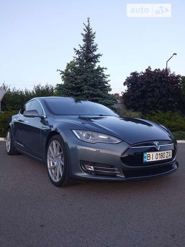Tesla Model s (2013)