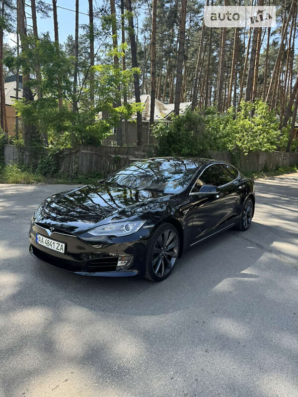 Tesla Model s (2016)