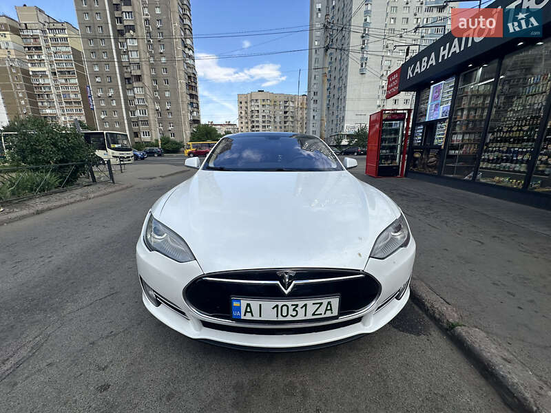 Tesla Model s (2013)