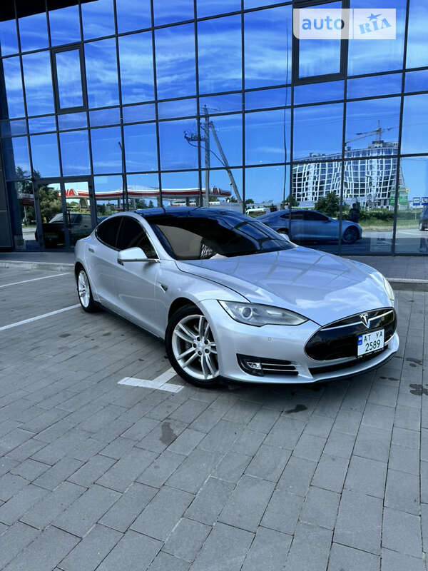 Tesla Model s (2014)