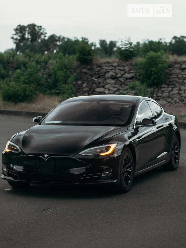 Tesla Model s (2018)