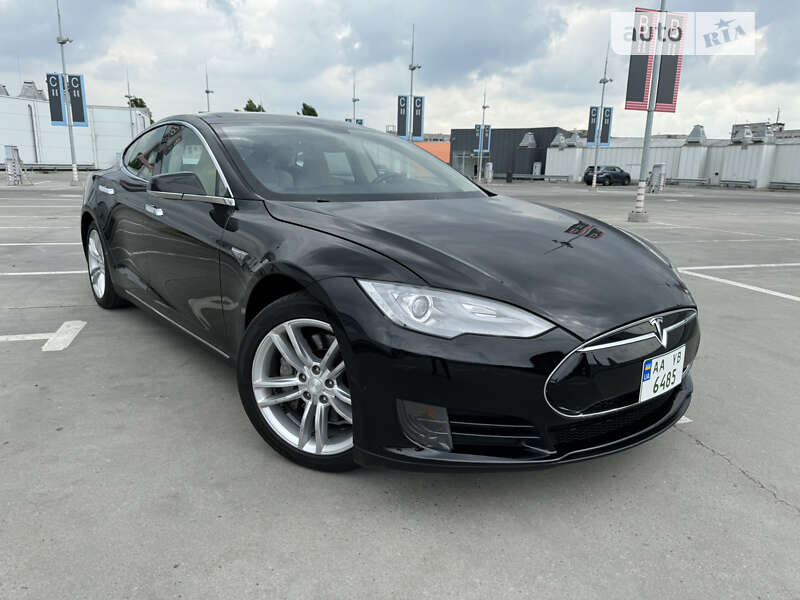 Tesla Model s (2013)