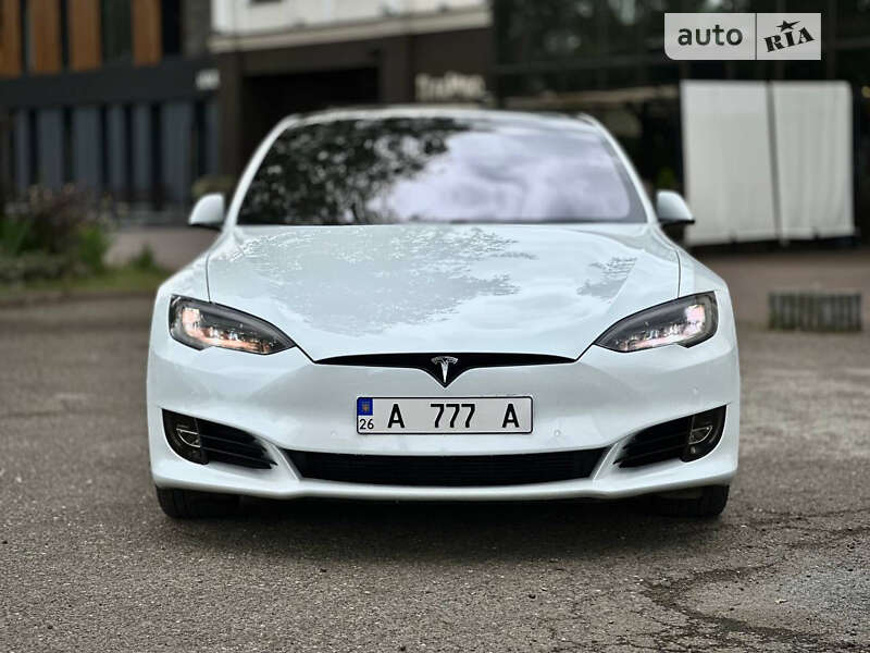 Tesla Model s (2017)