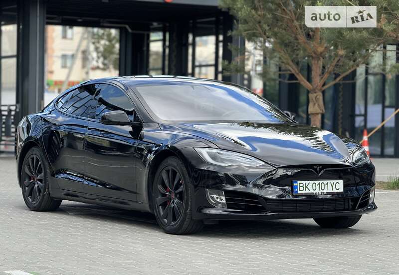 Tesla Model s (2018)