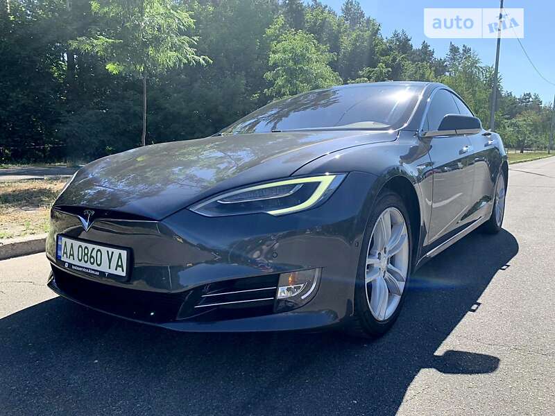 Tesla Model s (2016)