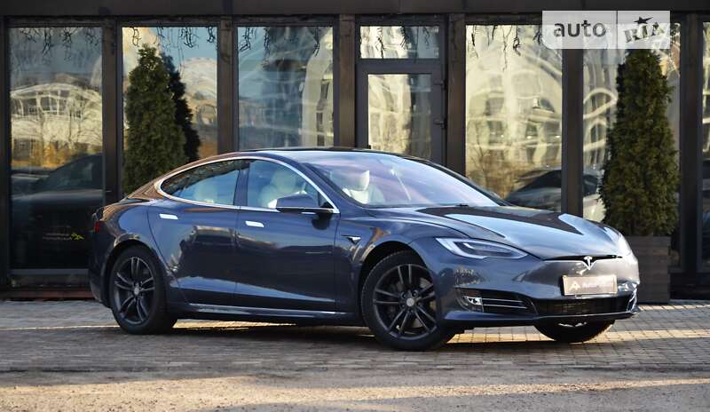 Tesla Model s (2020)
