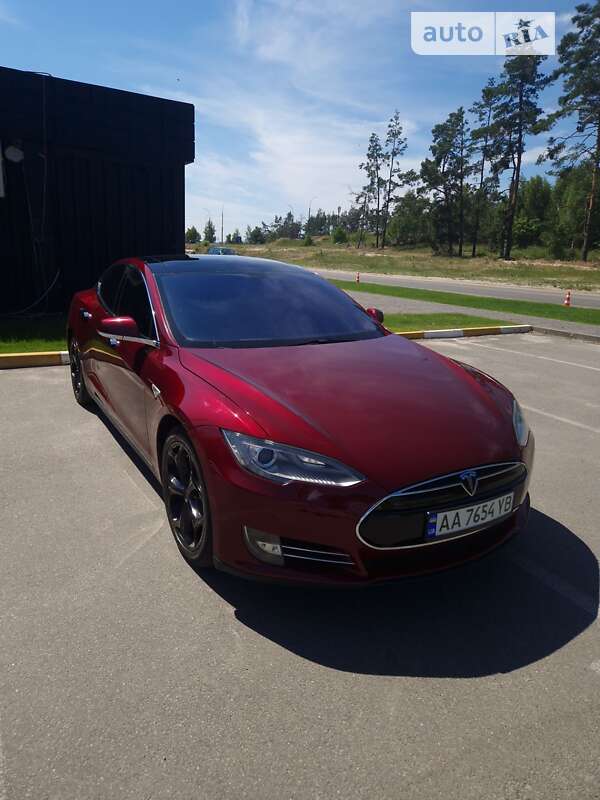 Tesla Model s (2012)