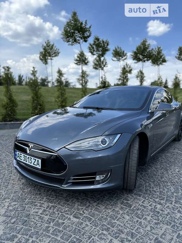 Tesla Model s (2013)
