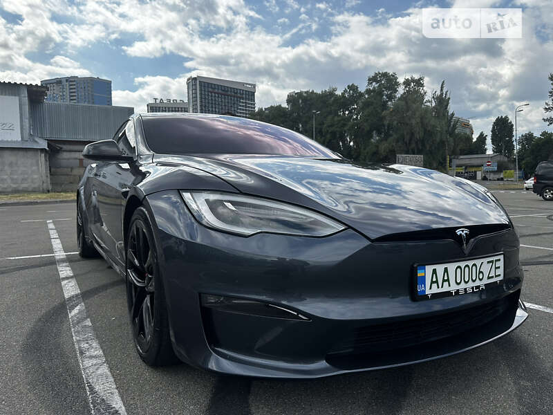 Tesla Model s (2021)