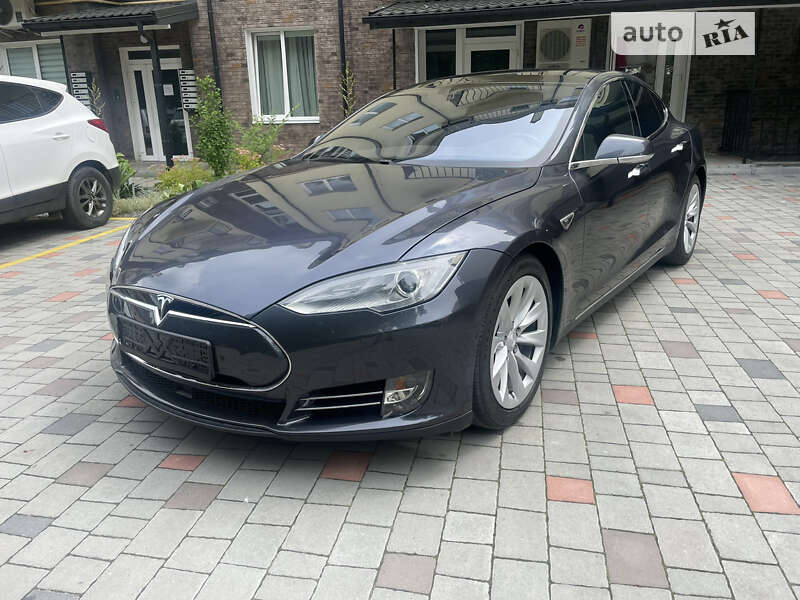 Tesla Model s (2015)