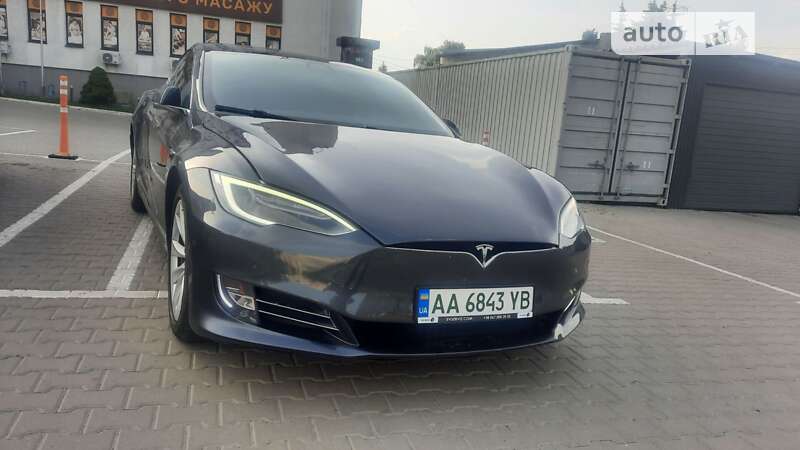 Tesla Model s (2018)