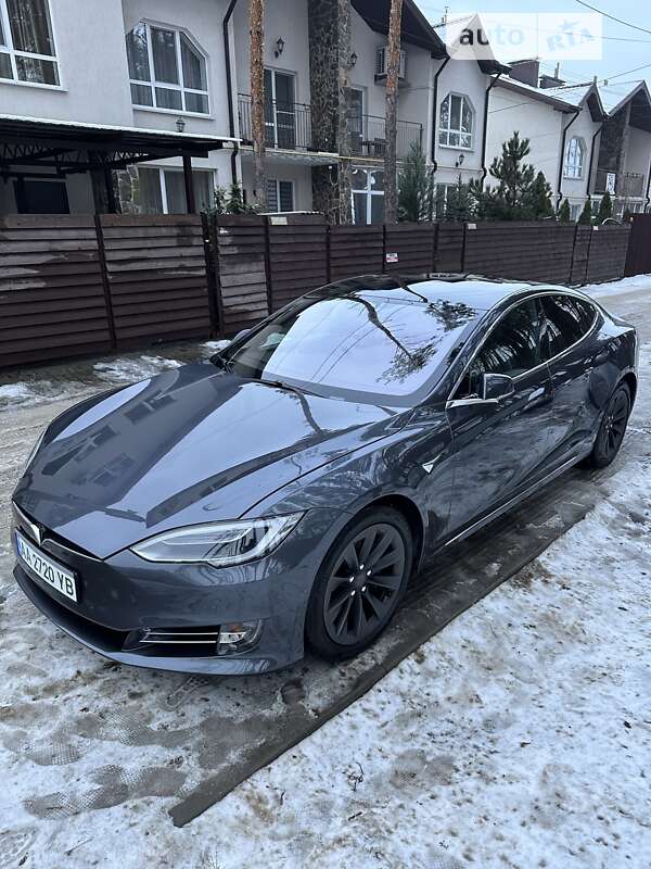 Tesla Model s (2017)