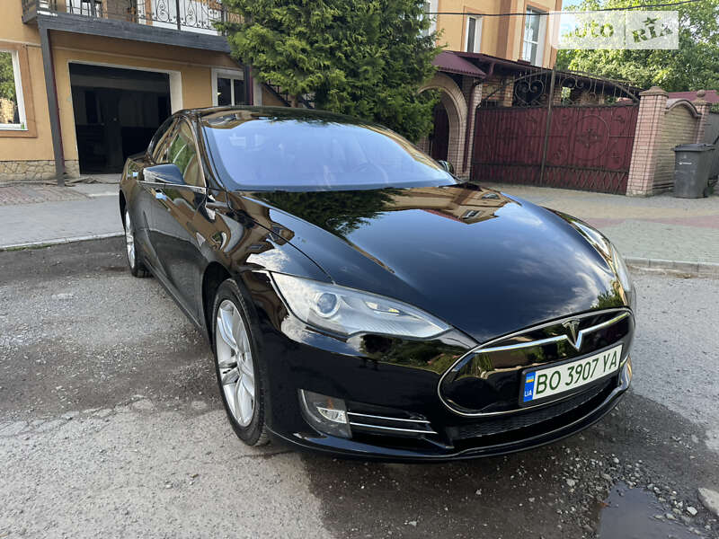 Tesla Model s (2012)