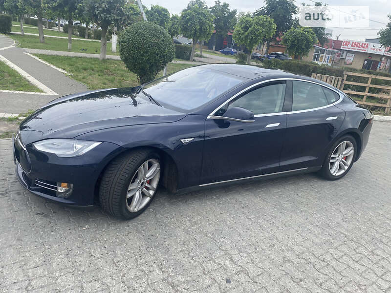 Tesla Model sp85d (2015)
