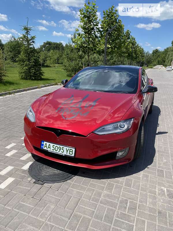 Tesla Model s (2015)