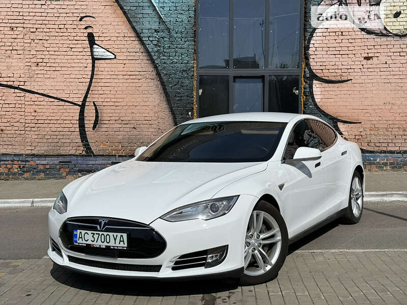 Tesla Model s (2013)