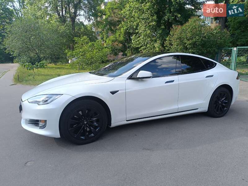 Tesla Model s (2019)