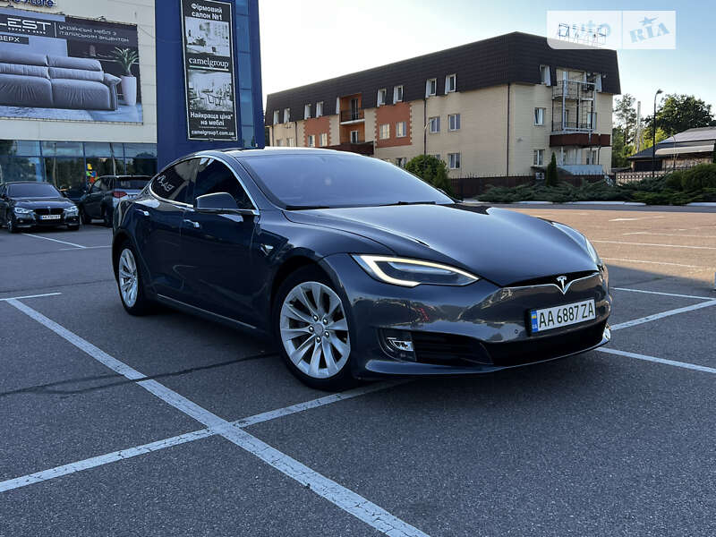 Tesla Model s (2016)
