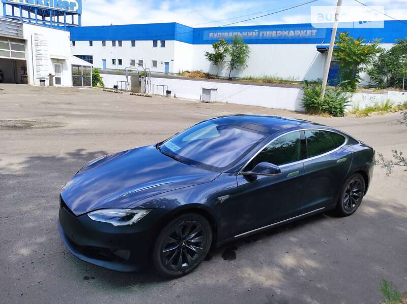 Tesla Model s (2016)