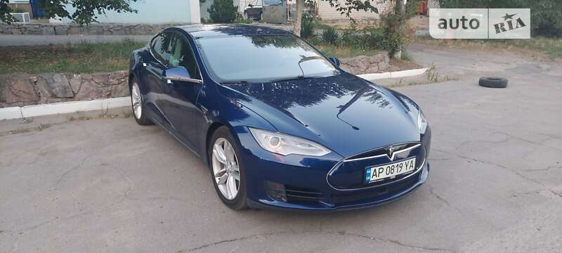 Tesla Model s (2015)