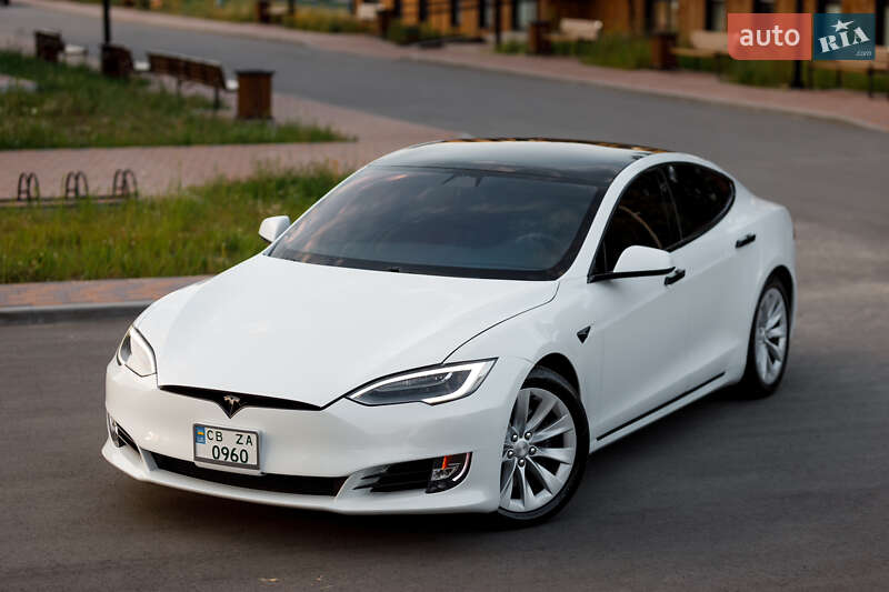 Tesla Model s (2019)