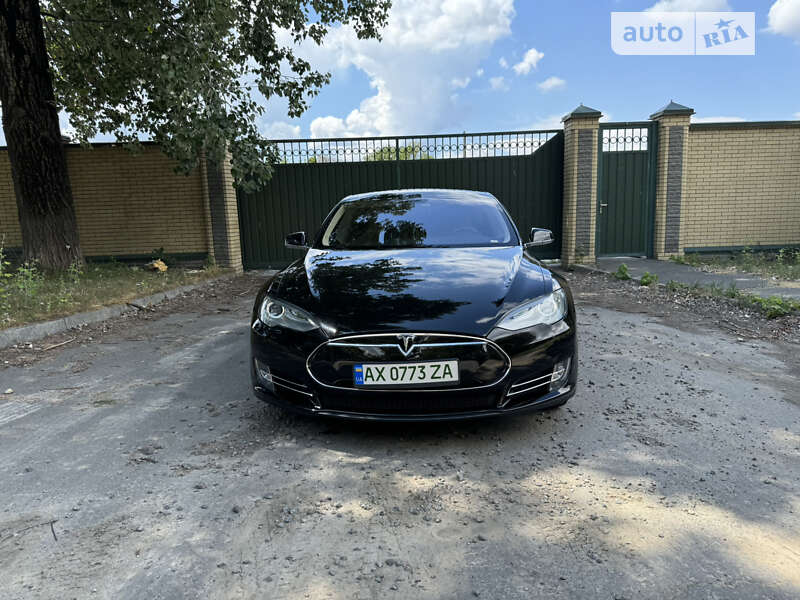 Tesla Model s (2014)
