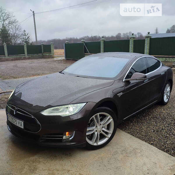 Tesla Model s (2013)