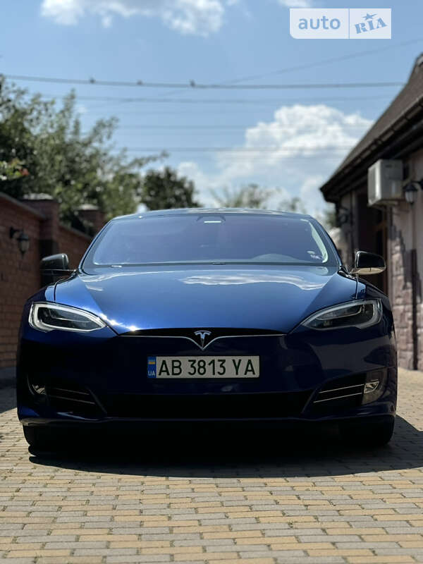 Tesla Model s (2017)