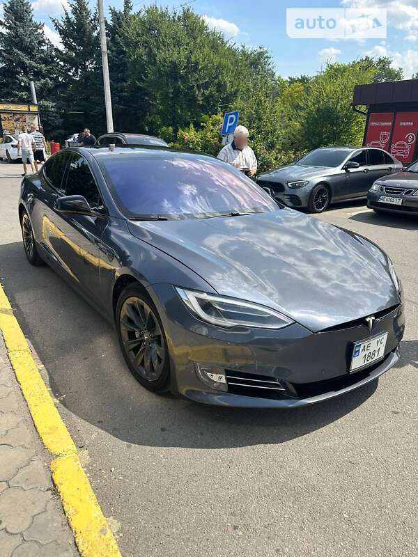 Tesla Model s (2018)