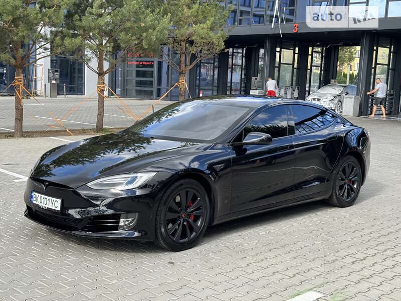 Tesla Model s (2018)