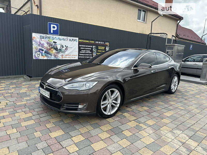 Tesla Model s (2014)