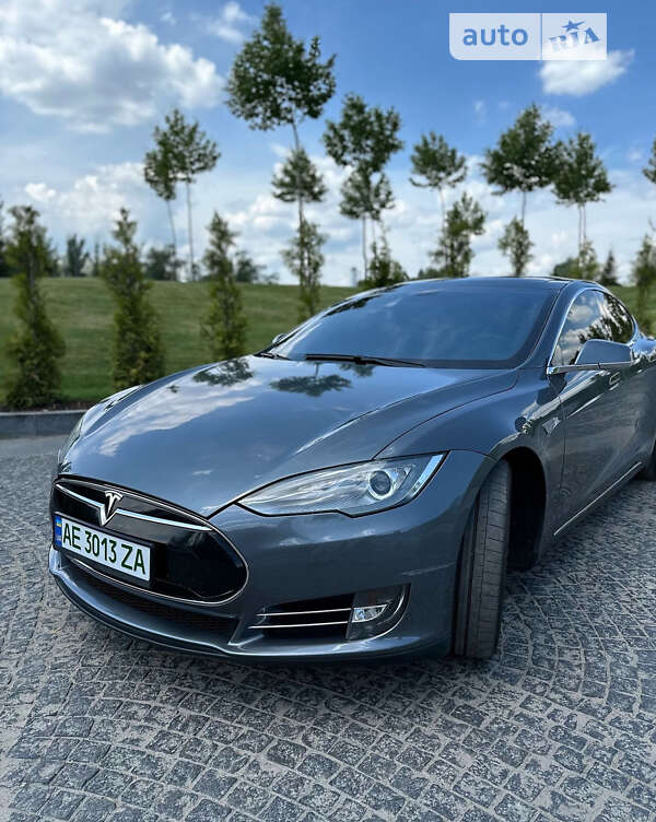 Tesla Model s (2013)