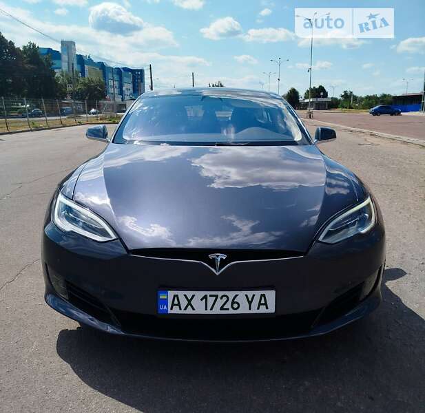 Tesla Model s (2018)