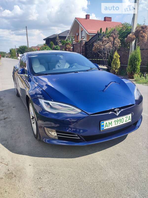 Tesla Model s (2017)