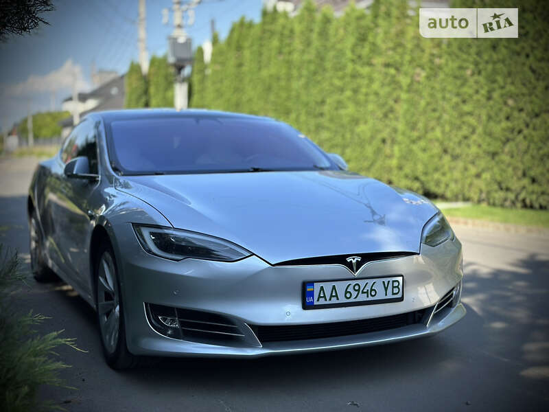 Tesla Model s (2017)