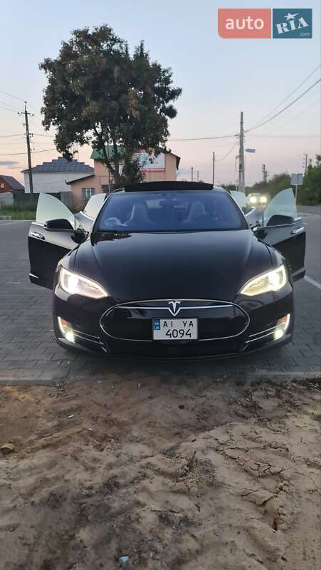 Tesla Model s (2015)