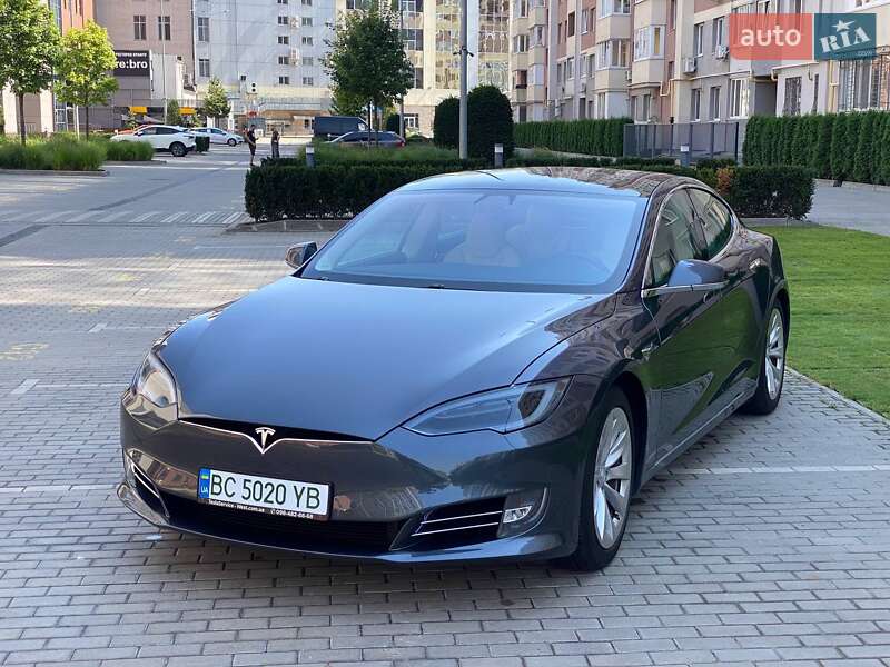 Tesla Model s (2018)
