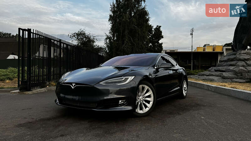Tesla Model s (2017)