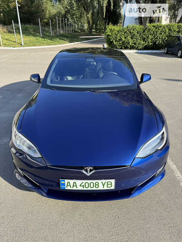 Tesla Model s (2018)