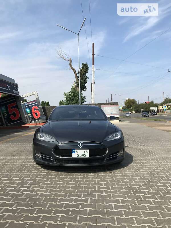 Tesla Model s (2015)
