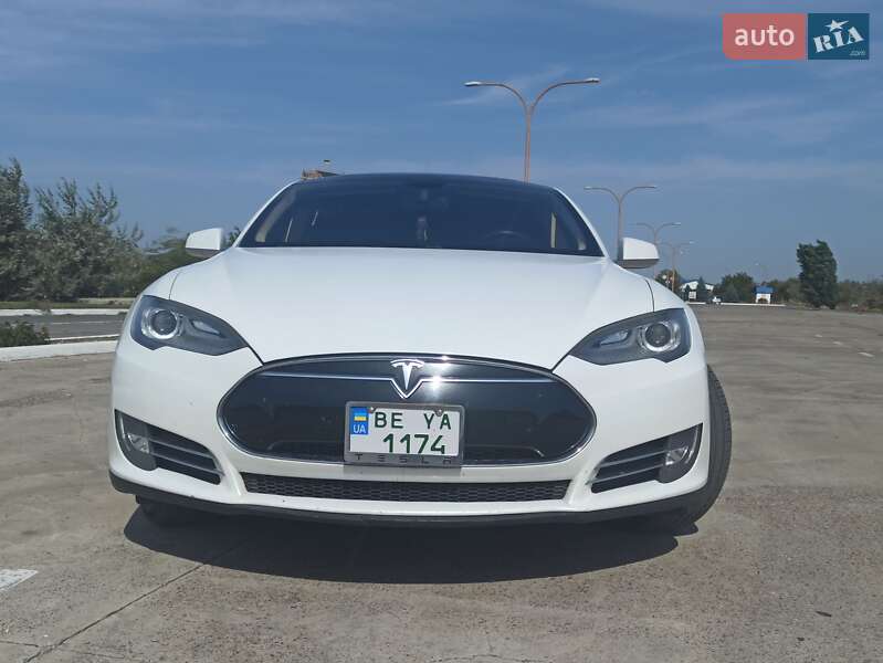 Tesla Model s (2013)