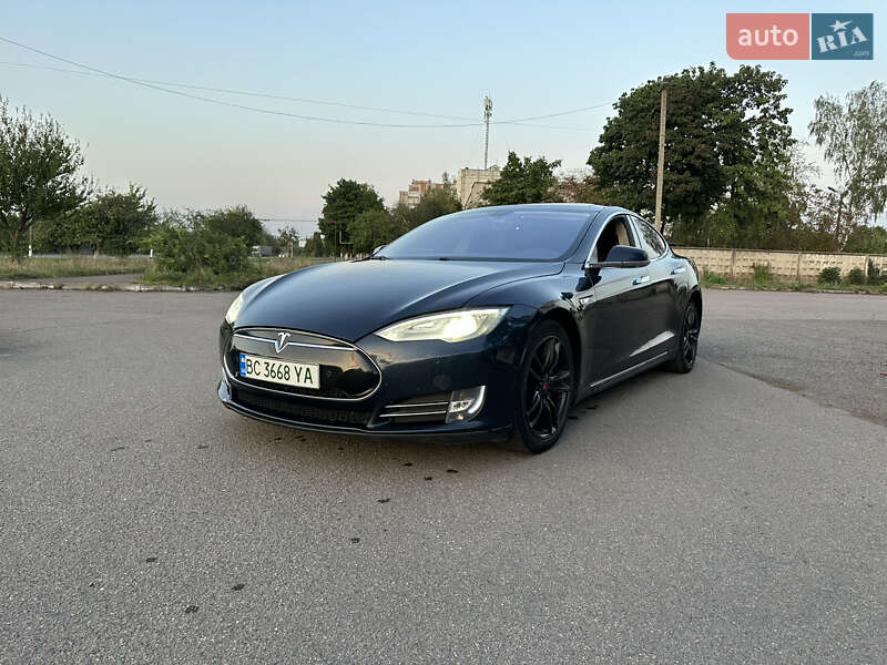 Tesla Model s (2013)