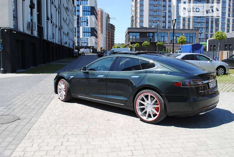 Tesla Model s (2014)